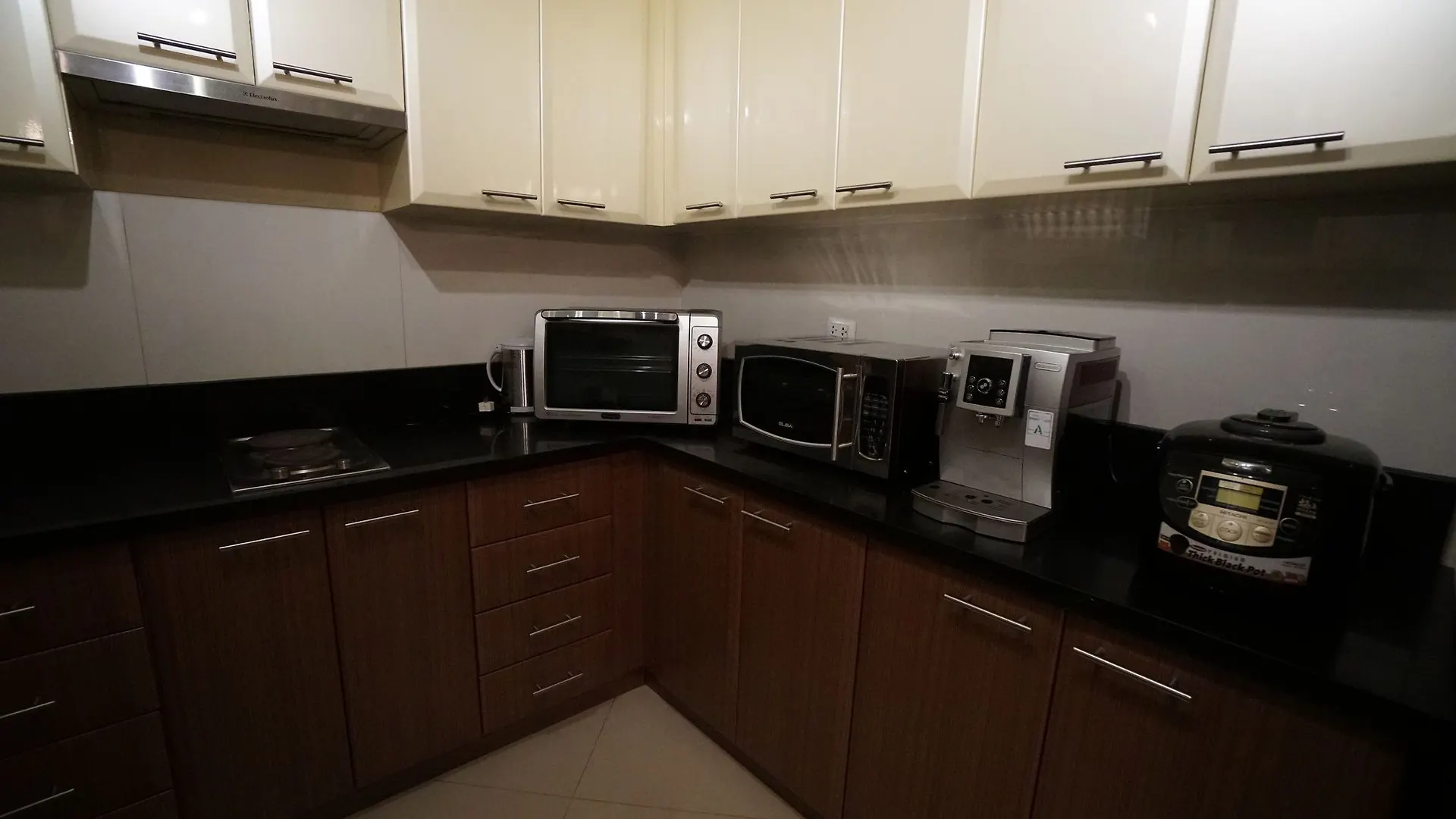 8 Forbes Town Road Suite Taguig 2*,  Philippines