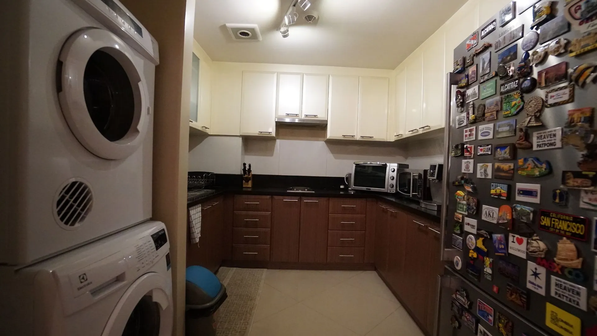 8 Forbes Town Road Suite Taguig Hotel