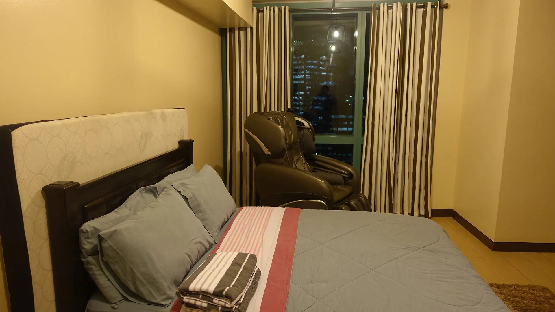8 Forbes Town Road Suite Taguig Hotel