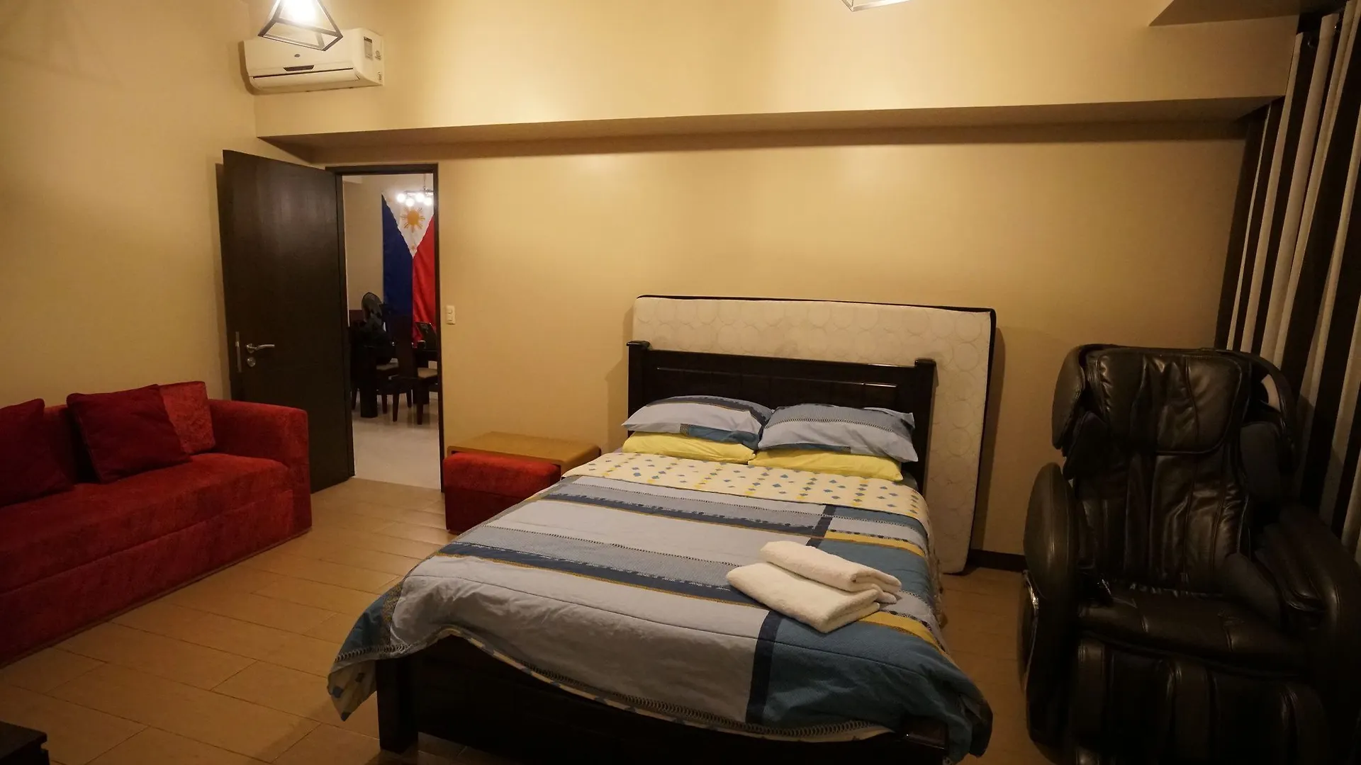 8 Forbes Town Road Suite Taguig Hotel
