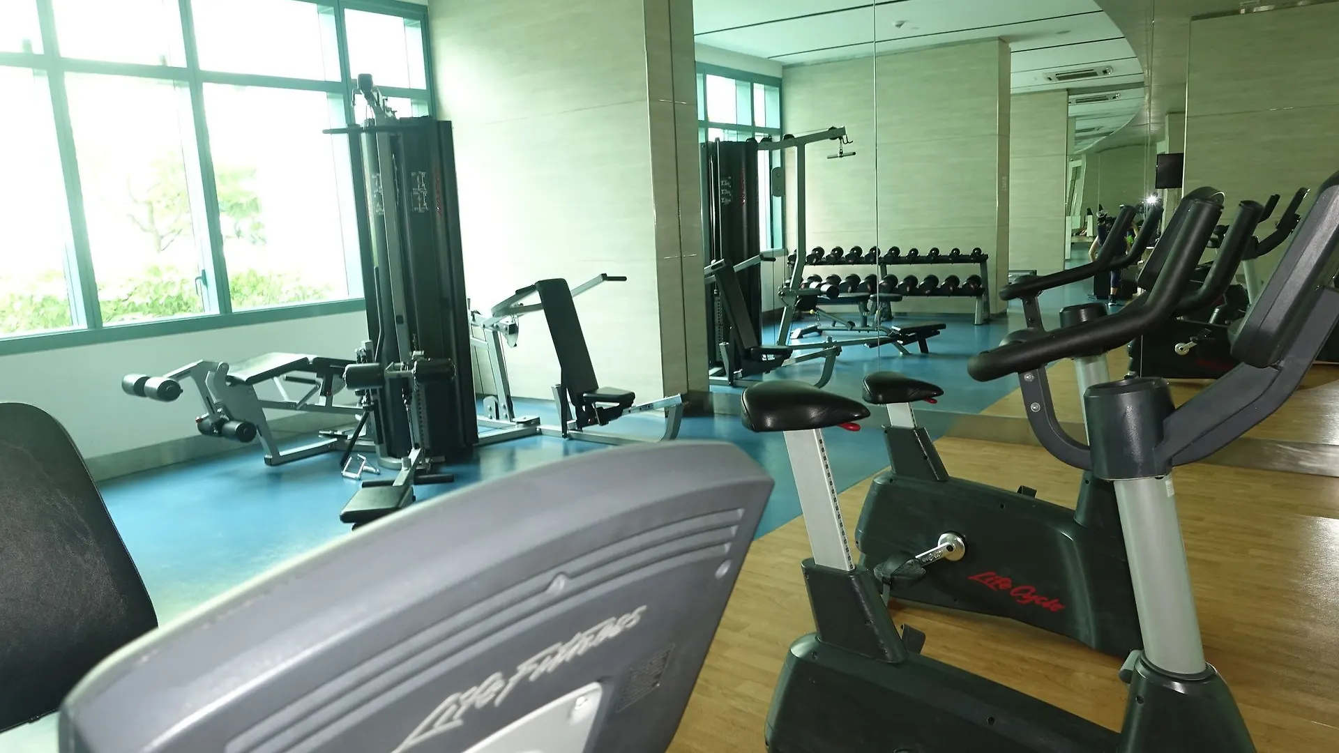 8 Forbes Town Road Suite Taguig 2*,  Philippines