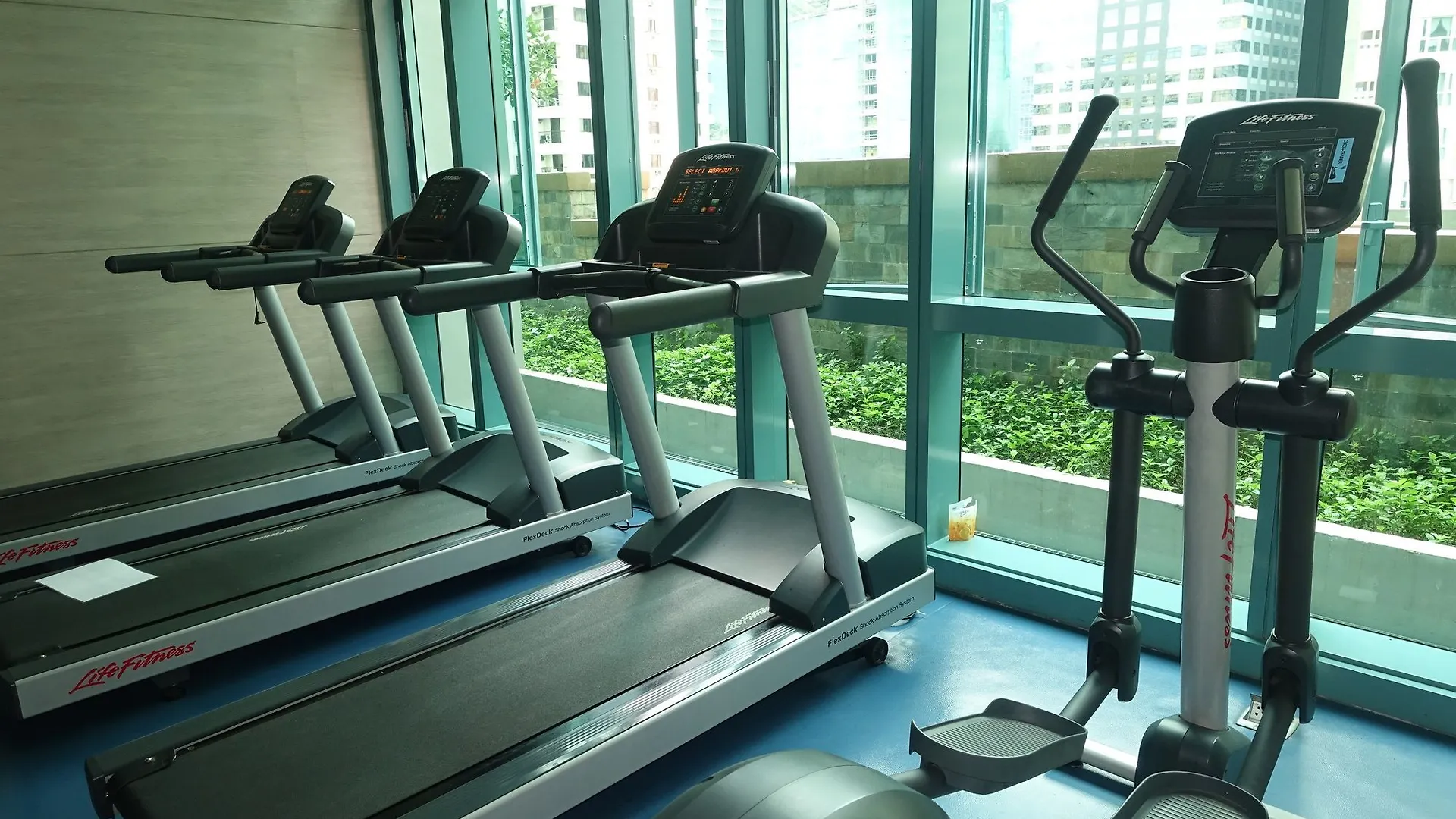 8 Forbes Town Road Suite Taguig 2*,