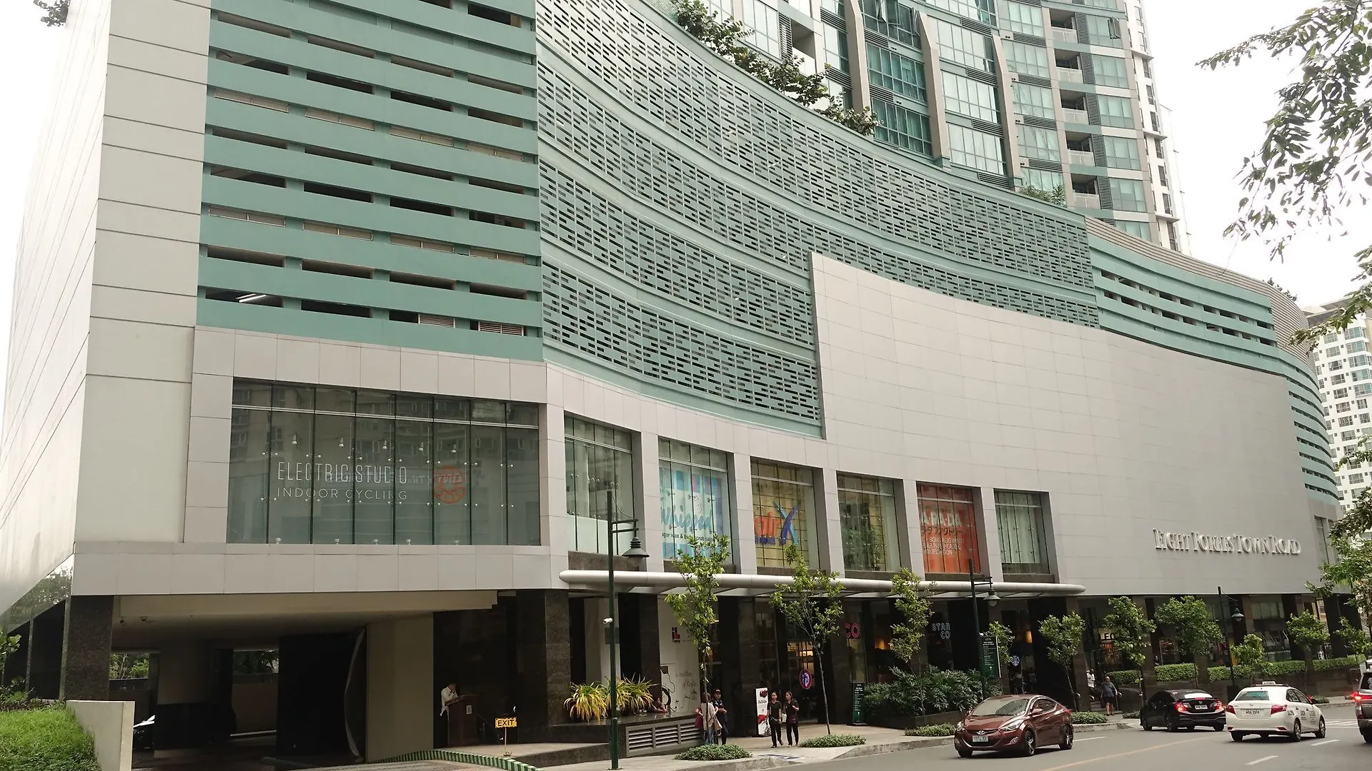 8 Forbes Town Road Suite Taguig Hotel